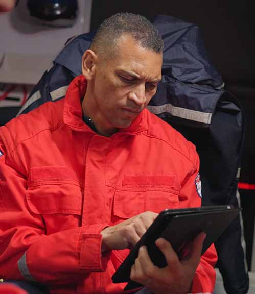 Hero-paramedic-on-tablet